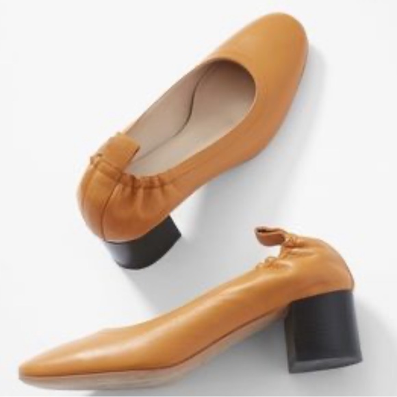 Everlane The Italian Leather Day Heel
Color: Honey
Size: 9

NWOB - Picture 3 of 6